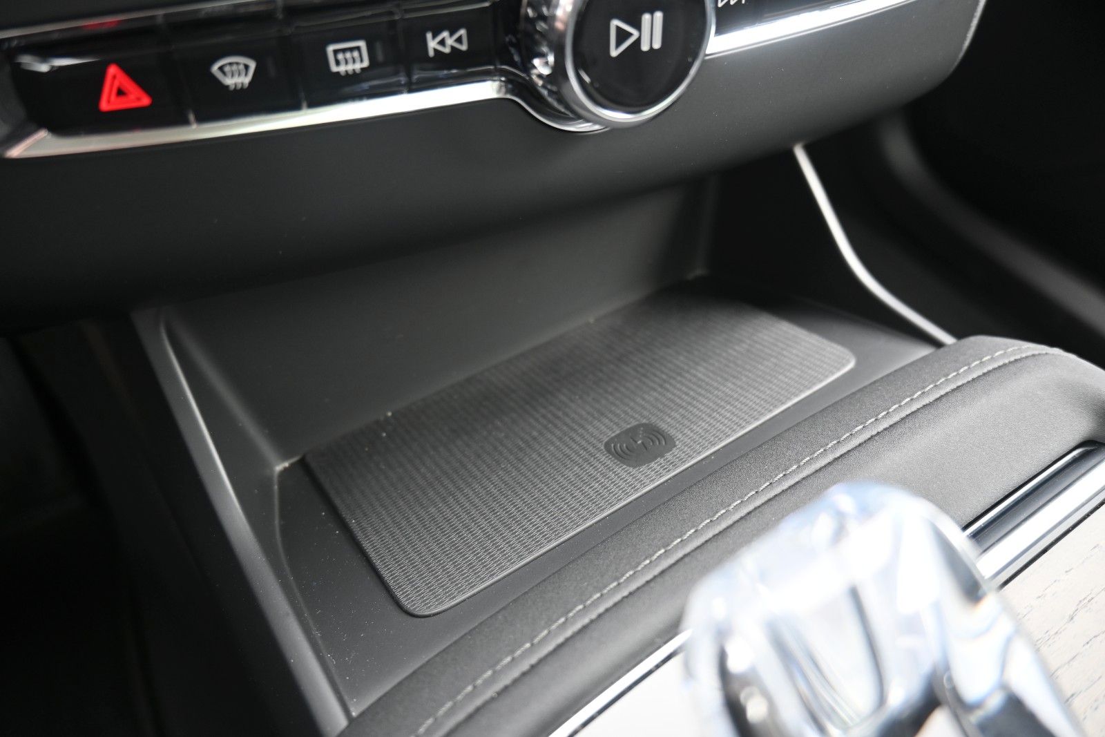 Fahrzeugabbildung Volvo XC90 T8 AWD Ultra Dark*STDHZG*360°*LUFT*B&W*ACC