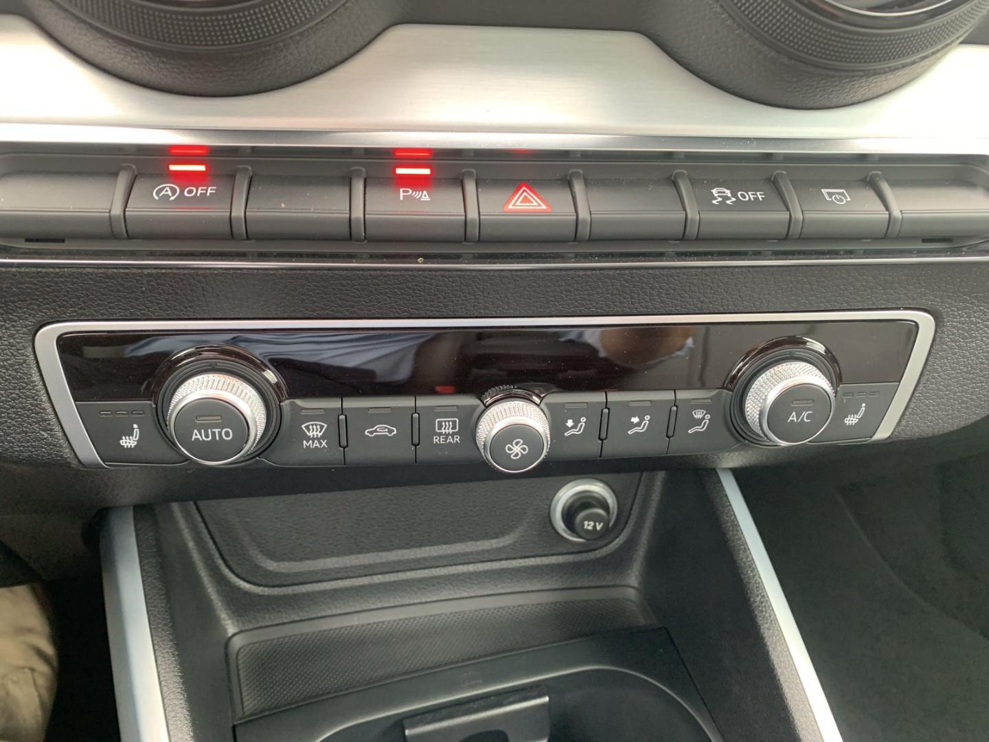 Audi Q2 quattro sport El. Panodach Navi Leder Digital