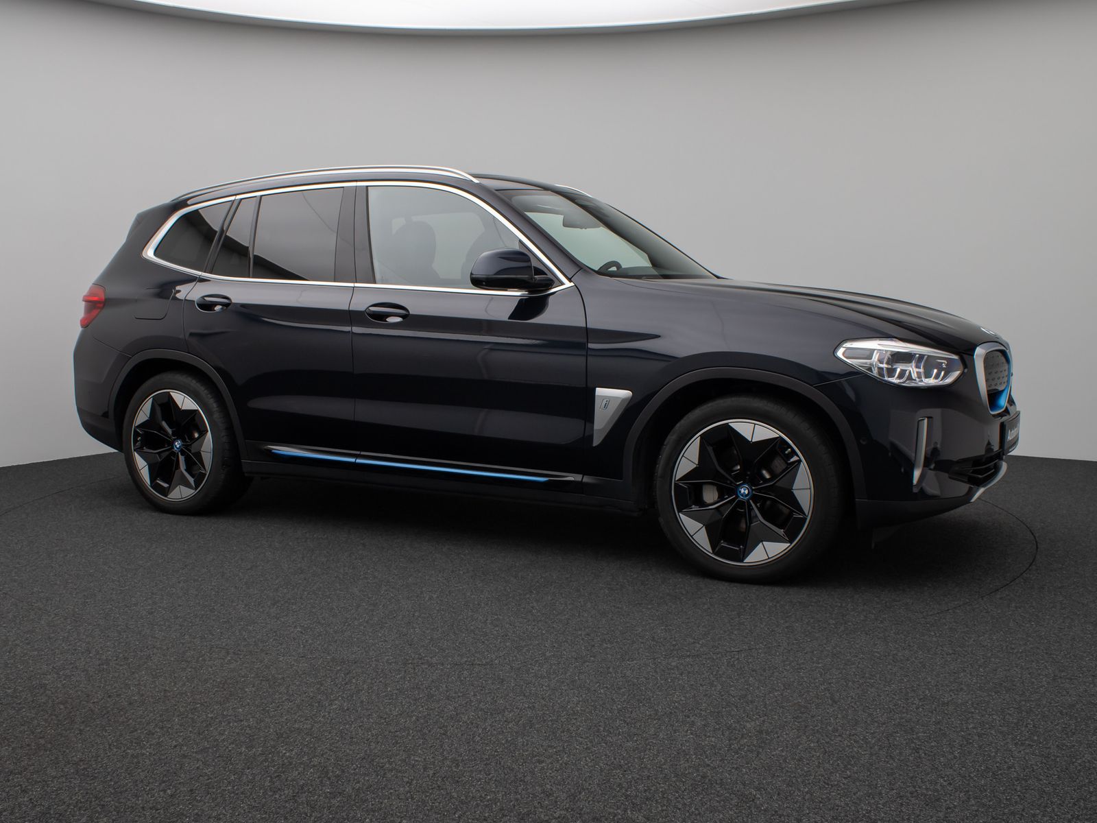 Fahrzeugabbildung BMW iX3 Impressive Panorama 360°HUD DAB H/K Komfort