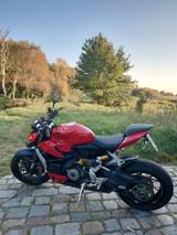 Ducati Streetfighter V2 - Ducati Streetfighter V2 S