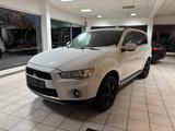 Mitsubishi Outlander Intense 4WD Automatik 7-Sitzer - Mitsubishi Outlander: Intense
