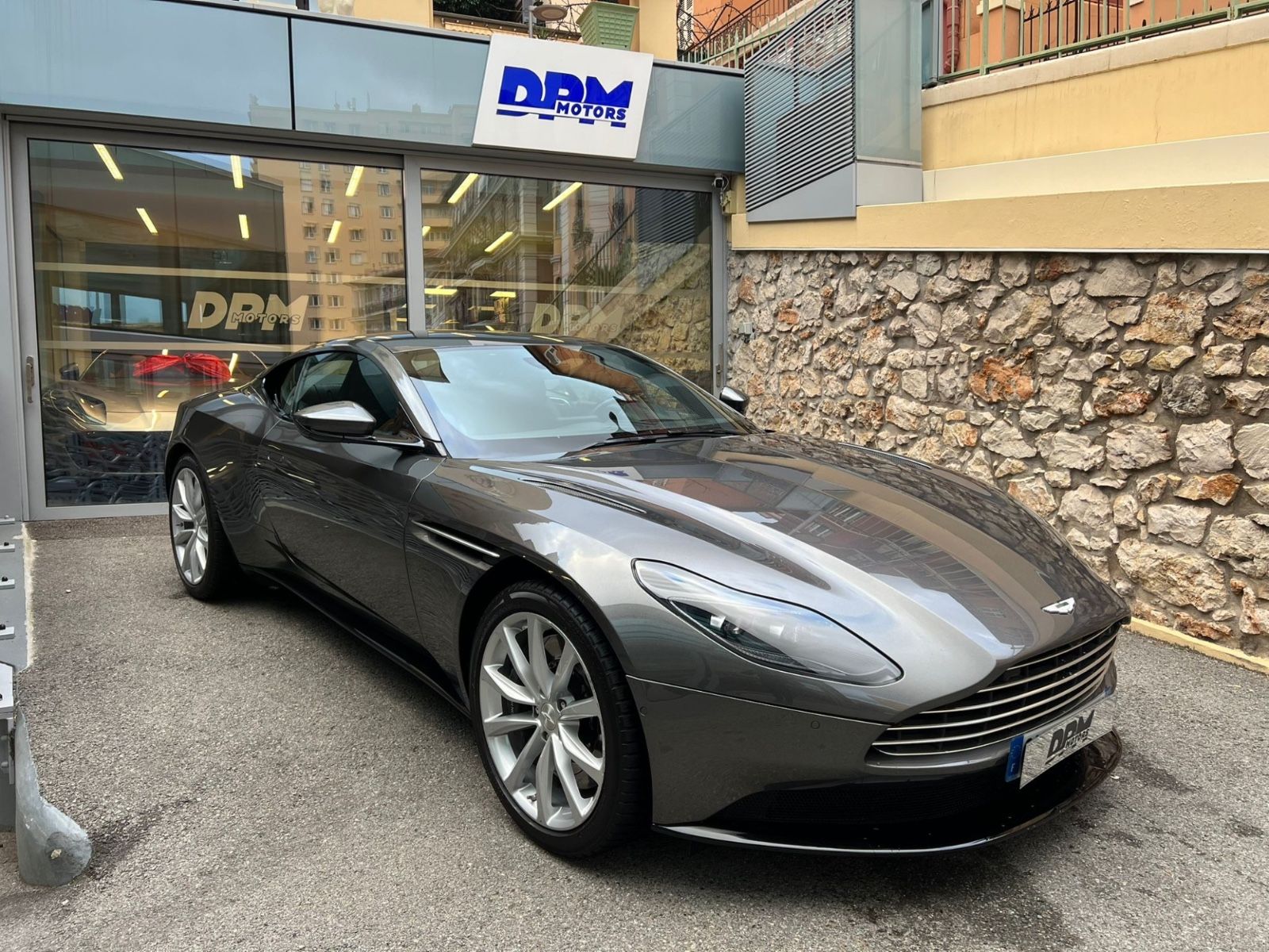 ASTON MARTIN DB11