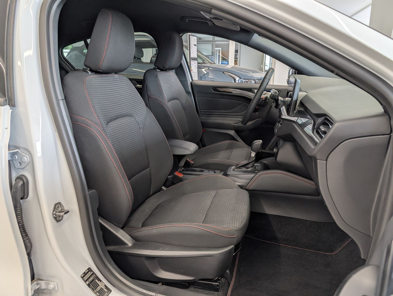 FORD Focus 1.0 EcoBoost MHEV ST-Line X Navi – Bild 13