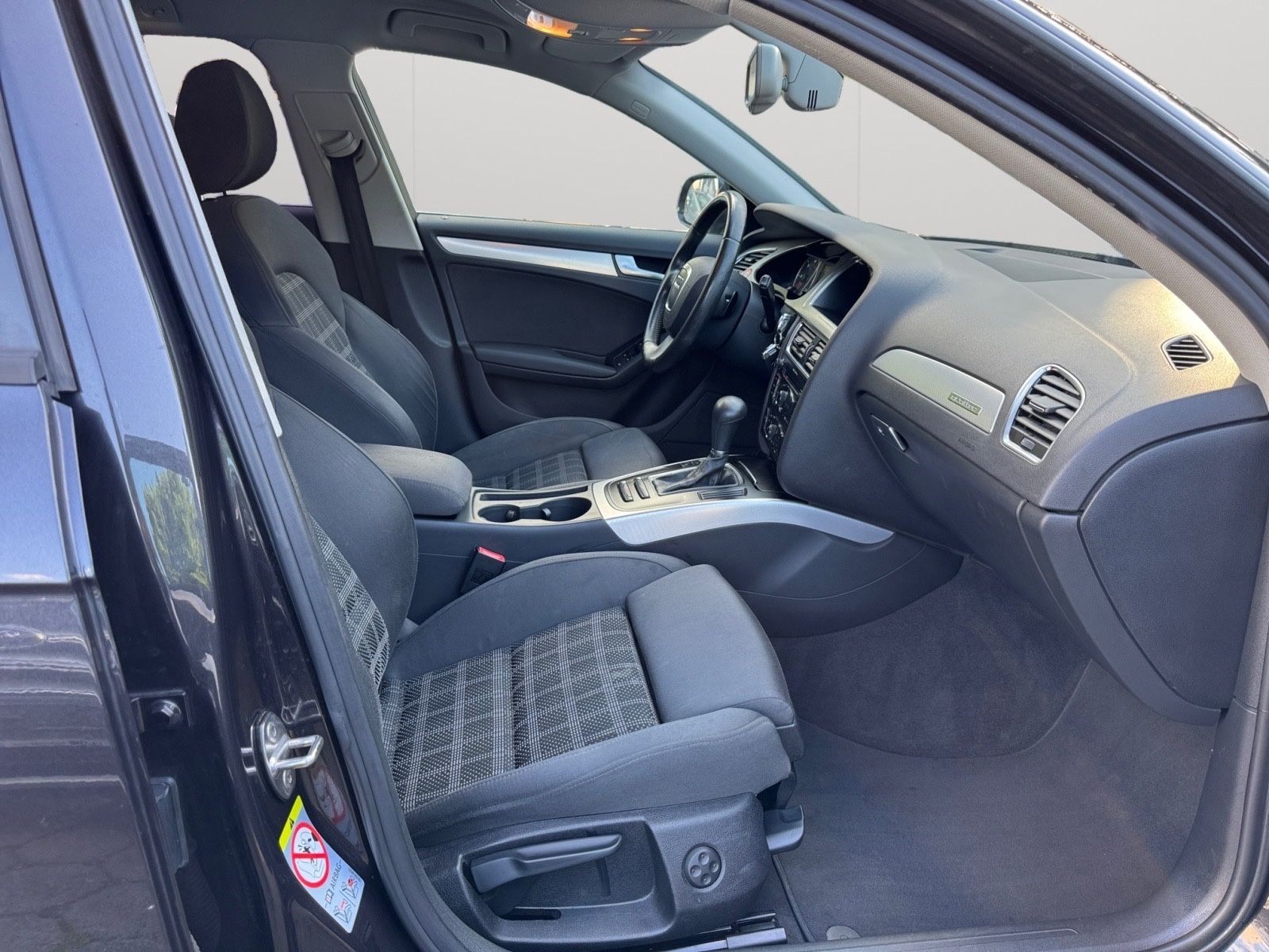 Fahrzeugabbildung Audi A4 Avant Ambition quattro*8Fach Alu*LED*Xenon
