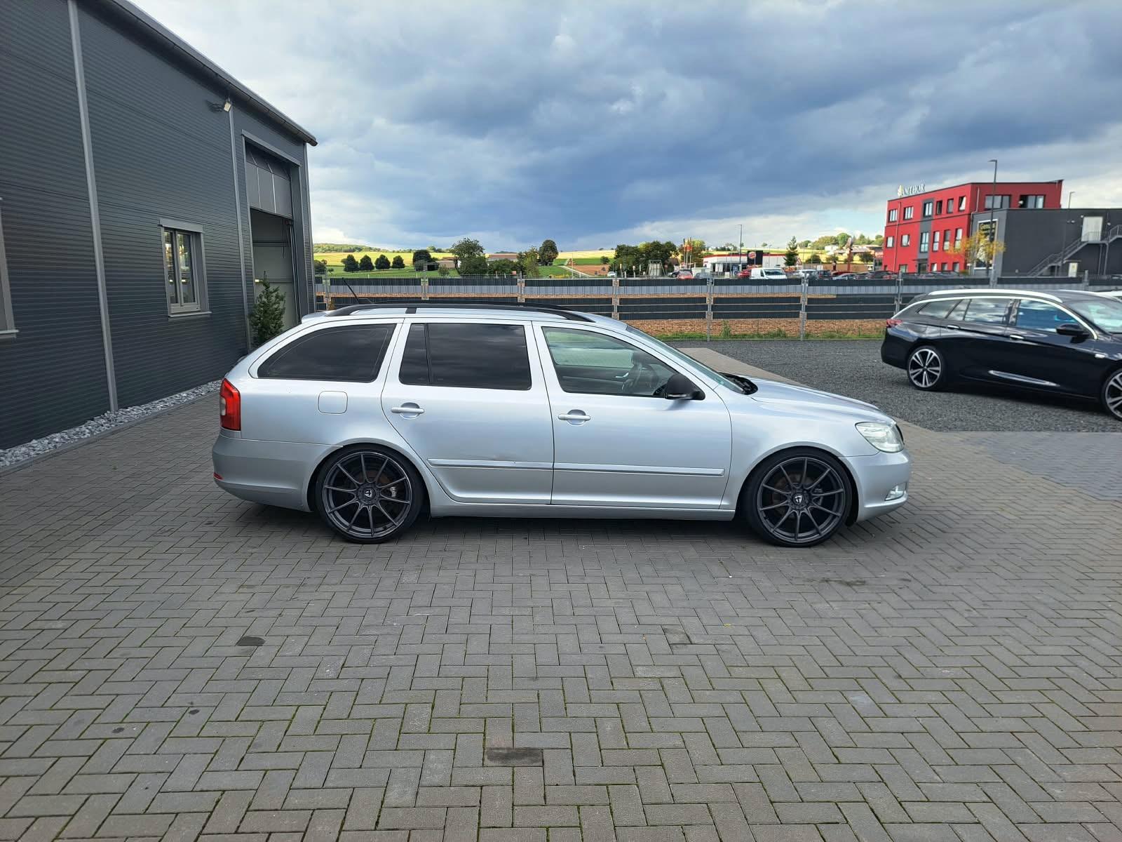 Skoda Octavia 2011 — photo 7