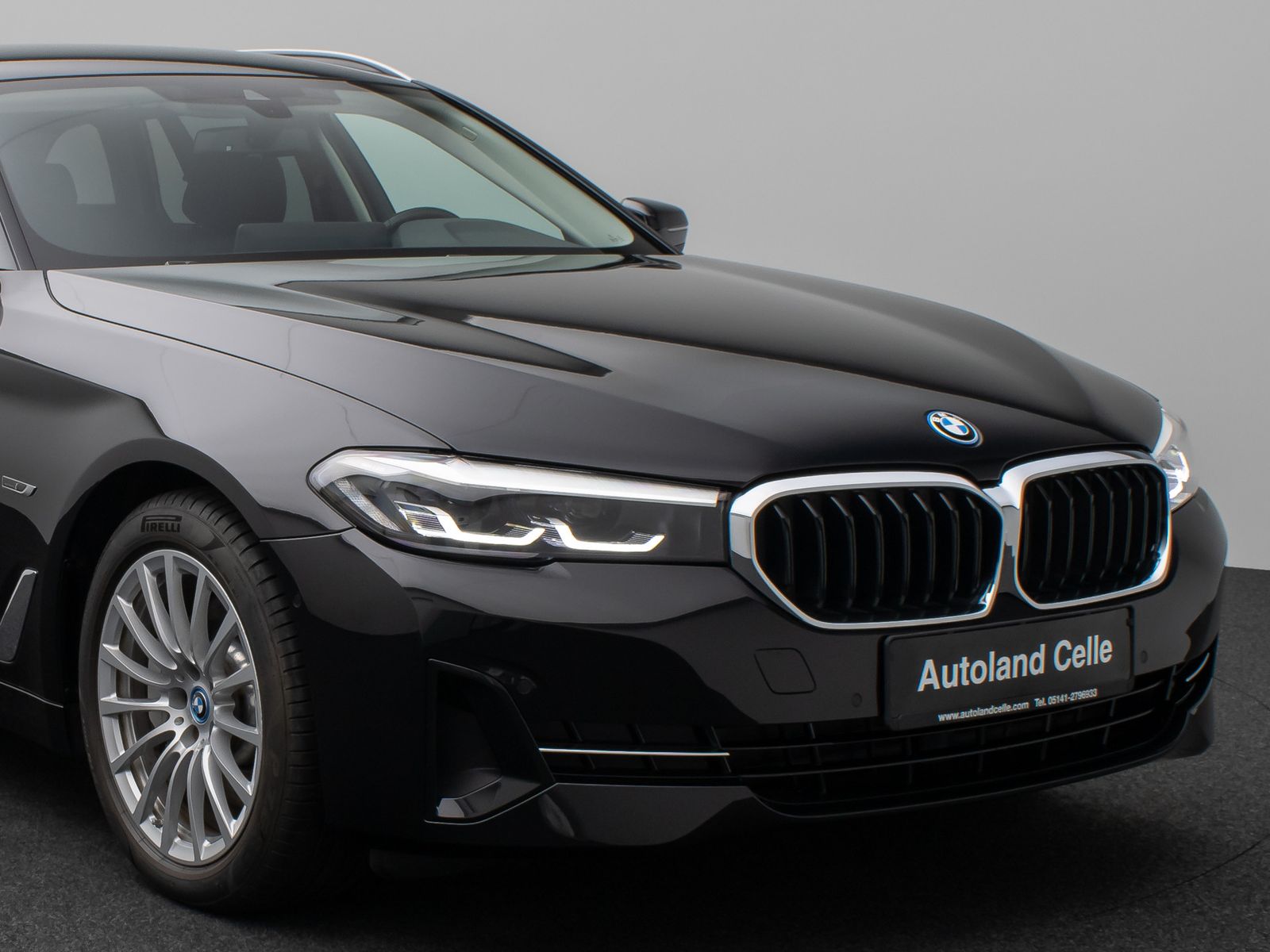 Fahrzeugabbildung BMW 530e Kamera DAB HiFi CockPitPro Fernlichtassist