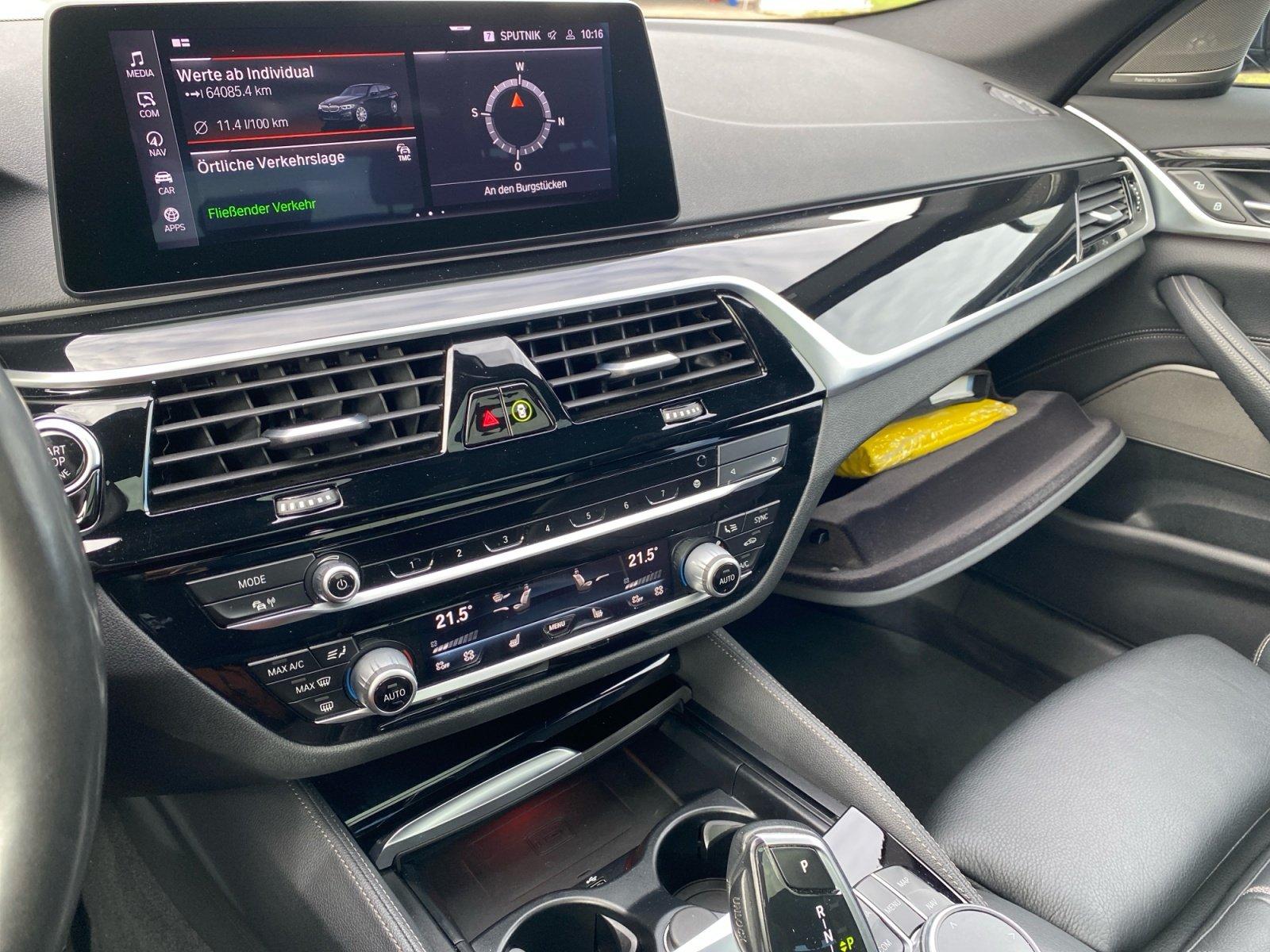 BMW 530i xDrive Touring M-Sport TEMP+PDC+HUD+PANO