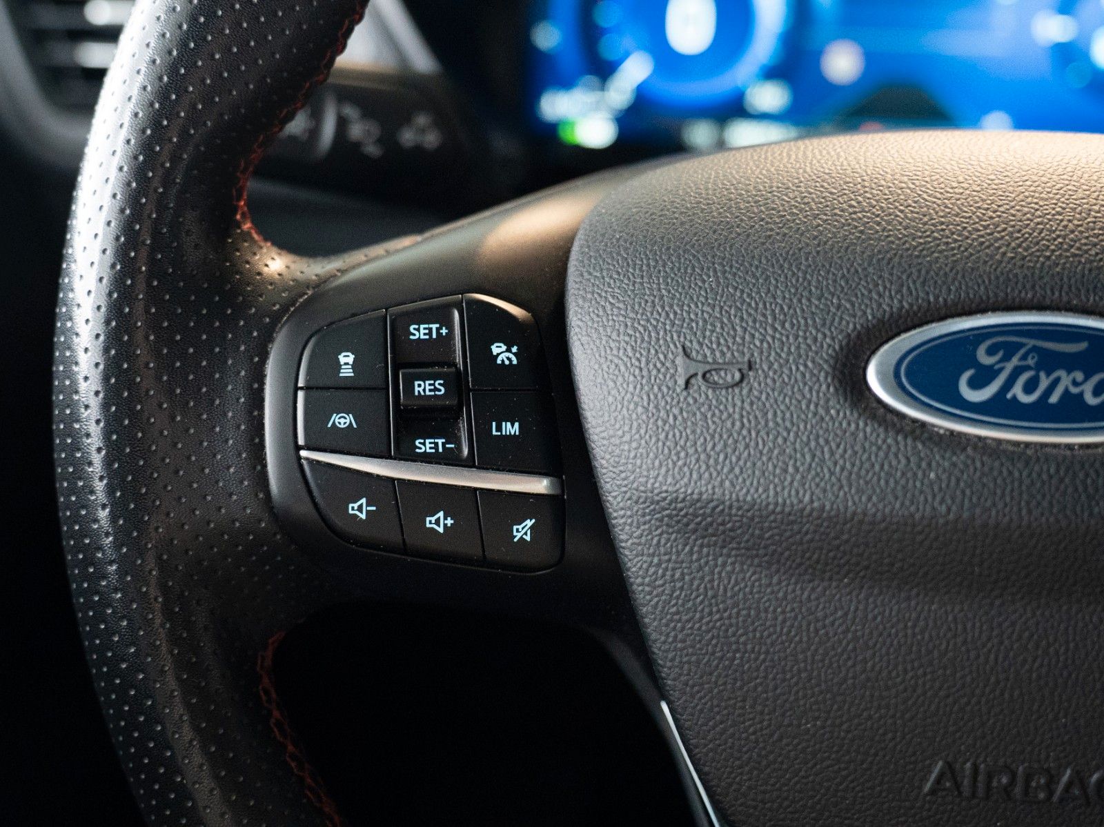 Fahrzeugabbildung Ford Kuga PHEV ST-Line/AUTOM/WINTER-P/AHK/KEYLESS