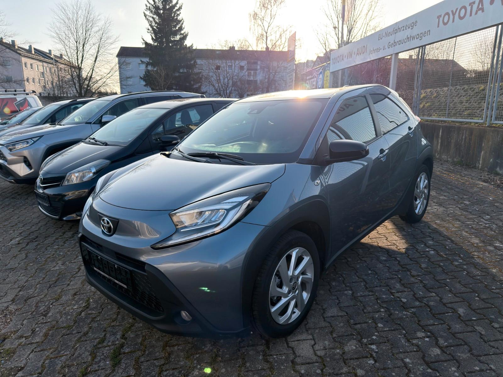 Toyota Aygo X 1.0-l-VVT-i Play / Komfort / Design