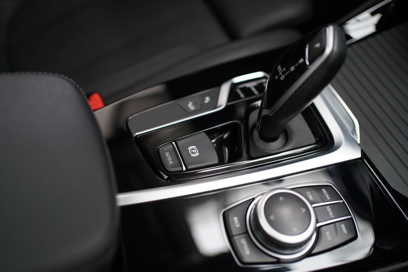 Fahrzeugabbildung BMW X3 xDrive 20d Advantage +Glasdach+HeadUp+HiFi+PD