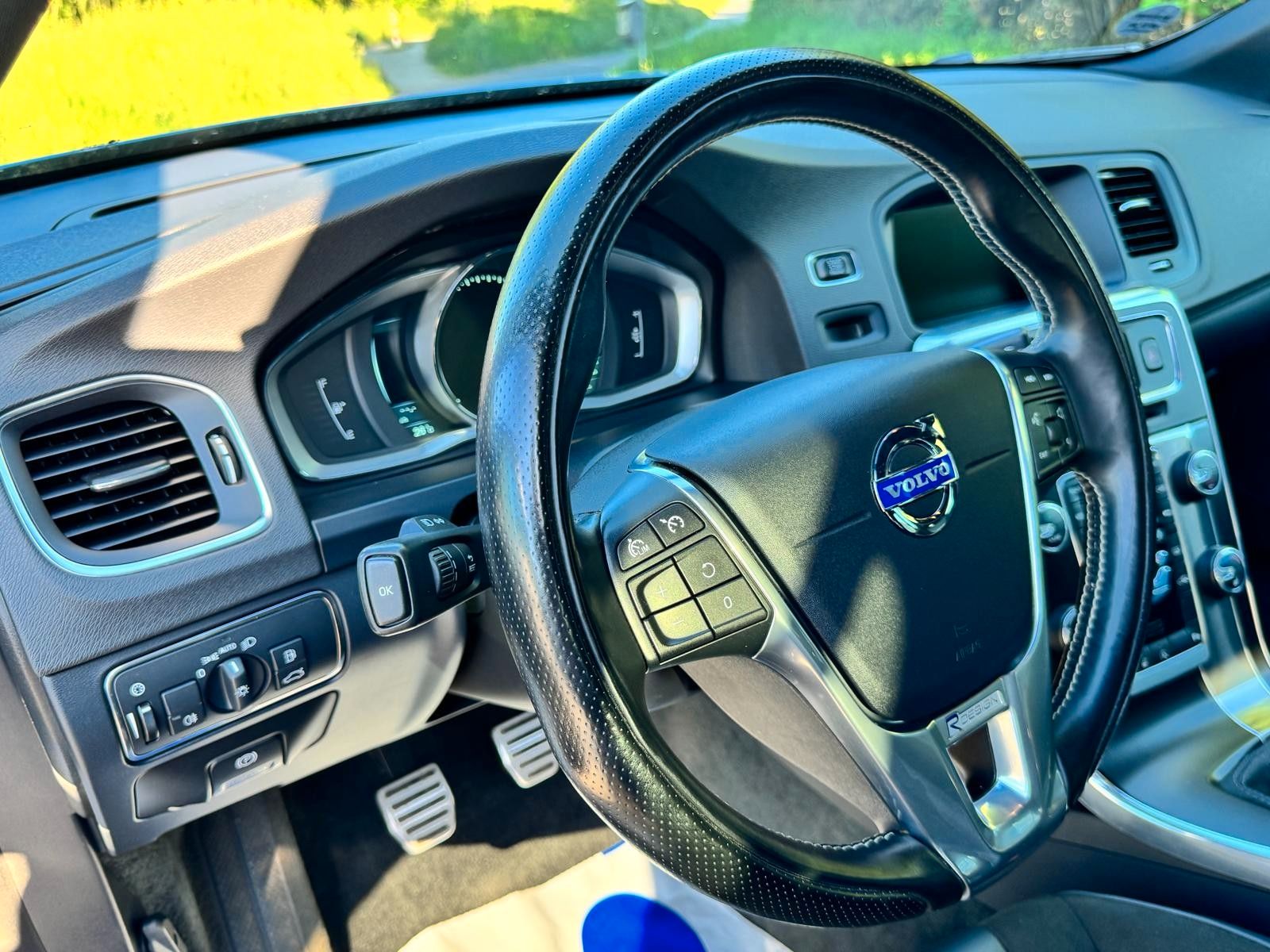 Volvo V60 Kombi R-Design*Navi*Kamera*LED* foto 6