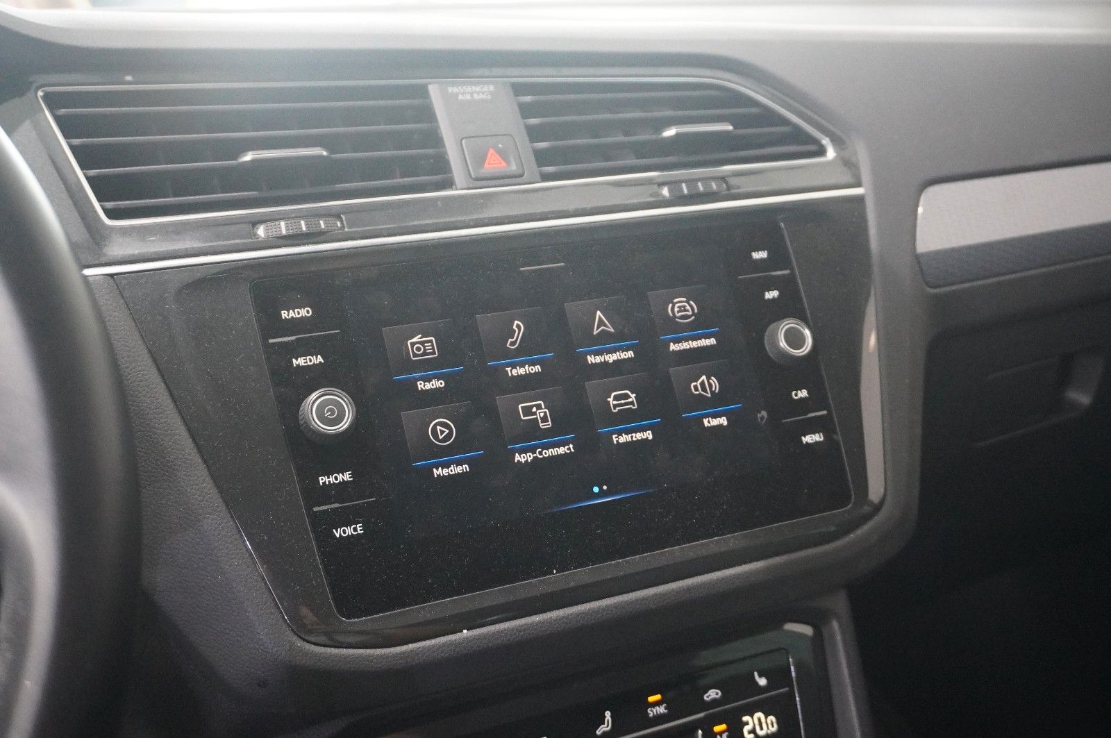 Fahrzeugabbildung Volkswagen Tiguan 1.5 TSI LIFE DSG NAVI/LED/ACC/SHZ/PDC/DAB