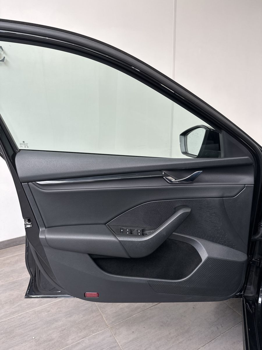 Fahrzeugabbildung SKODA Octavia Combi 2.0 TDI DSG Ambition NAV+LED+ACC