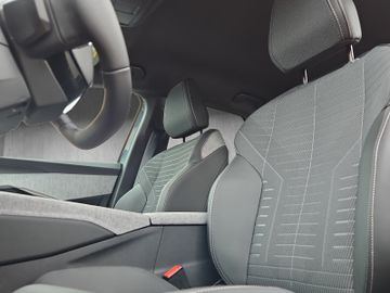 Peugeot 3008 Allure Hybrid Kam.+KeyLess+LED+Navi+SHZ
