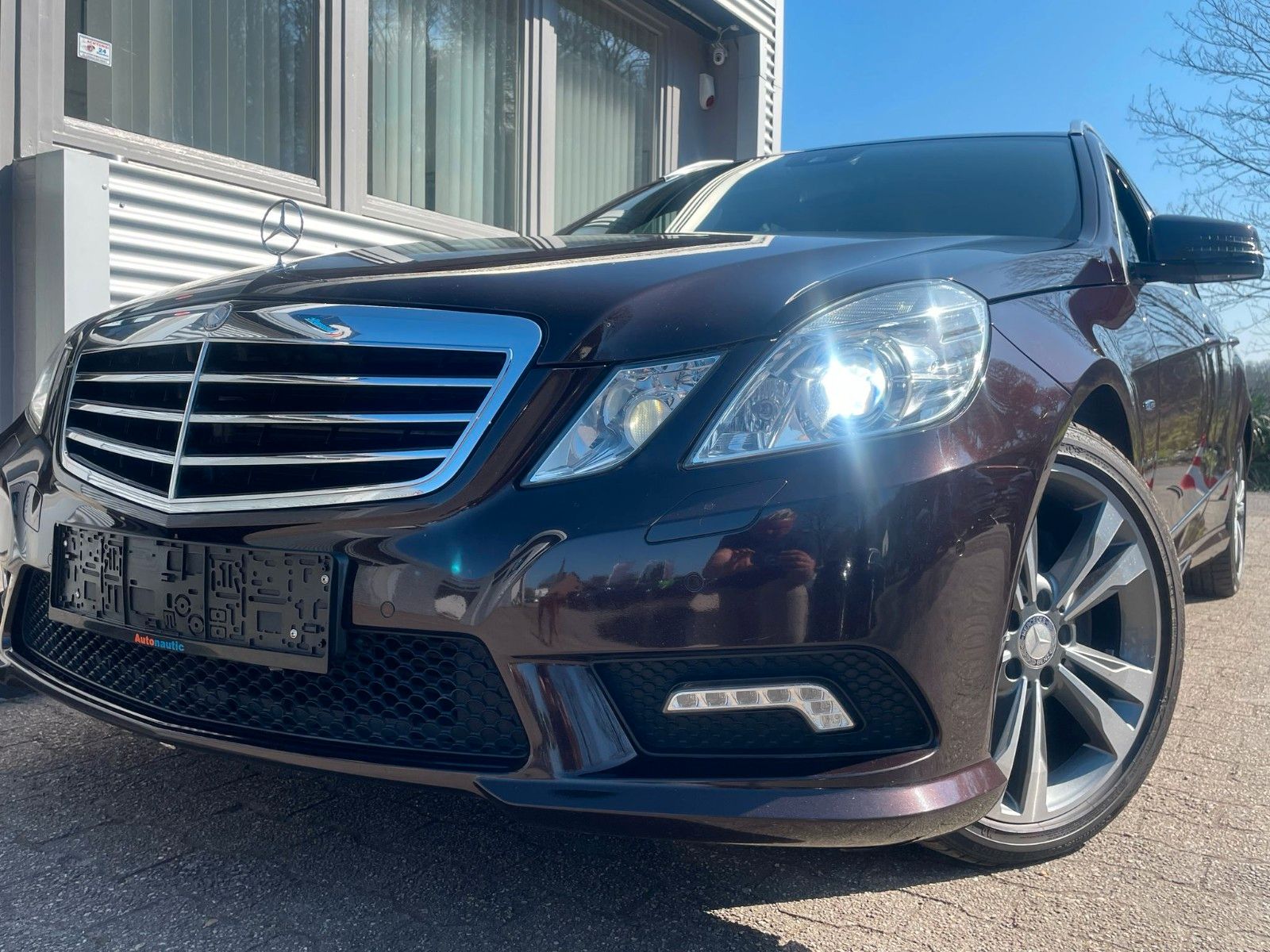Fahrzeugabbildung Mercedes-Benz E 300 T CDI 7G AUT**AMG**LEDER NAVI GLASSD XENON