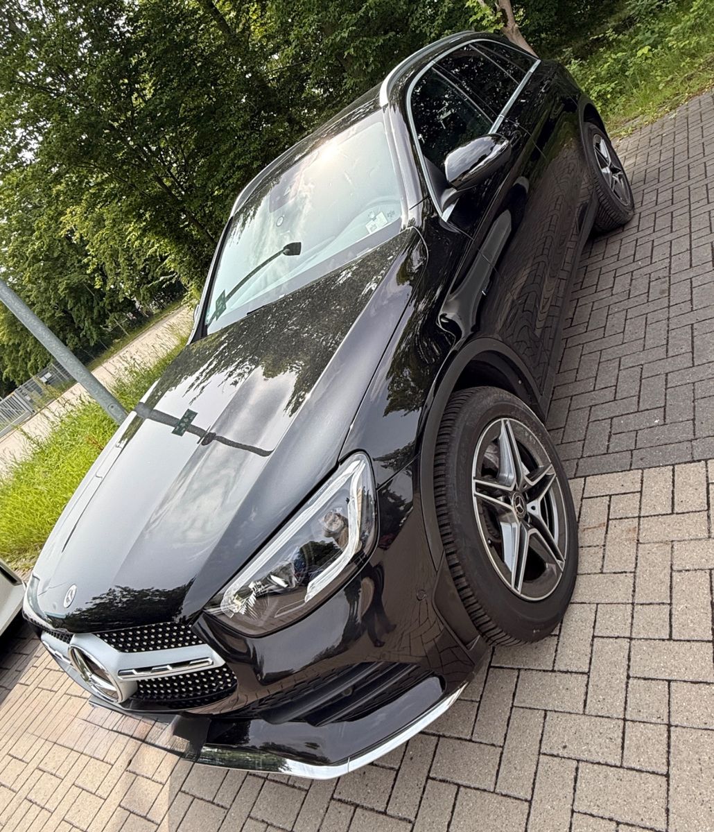 MERCEDES-BENZ GLC 300 e 4MATIC | AMG-Line | Panorama | Distron