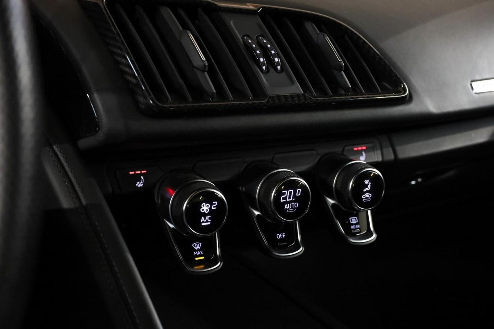 AUDI R8 5.2 V10 FSI QUATTRO