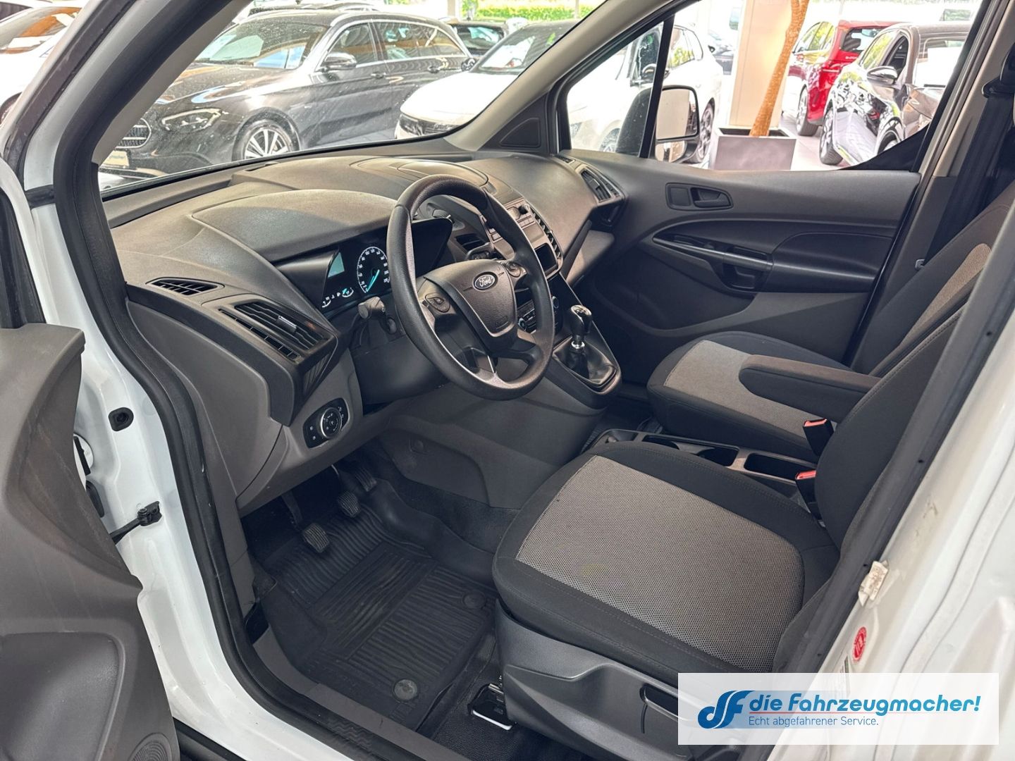 Fahrzeugabbildung Ford Transit Connect Kasten lang Kurvenlicht DAB SHZ