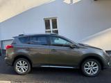 Toyota RAV 4 2,2-l-D-4D 4x4 LEDER Automatik - Toyota RAV 4 mit Diesel-Antrieb: Automatik