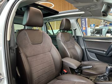 Skoda Octavia Scout*ACC*NAVI*AHK*PANO*2-Zonen*