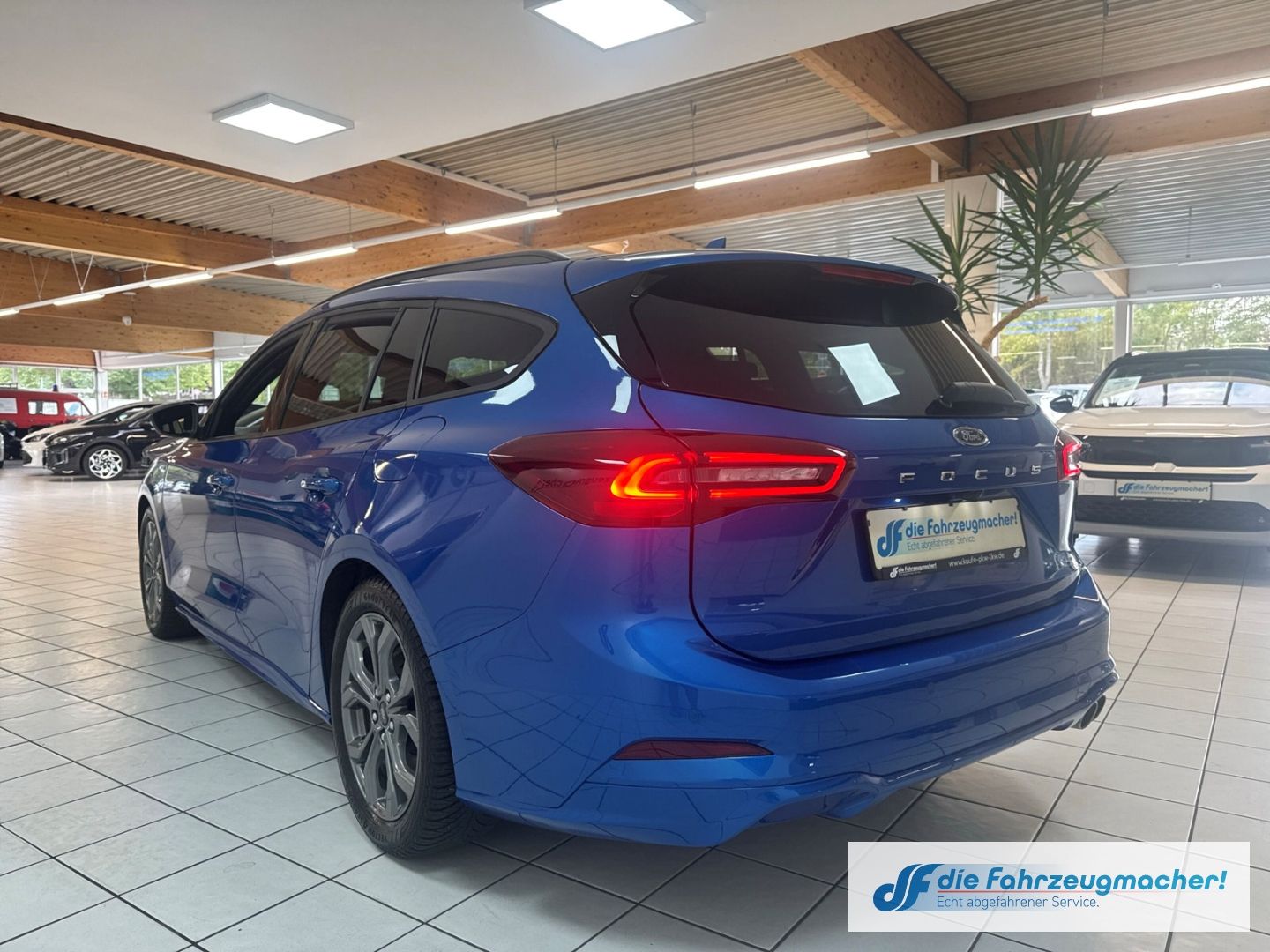 Fahrzeugabbildung Ford Focus Turnier ST-Line Navi LED ACC Apple CarPlay