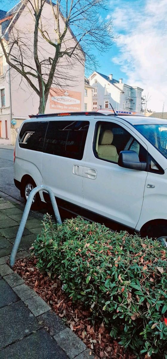 HYUNDAI H-1 Starex