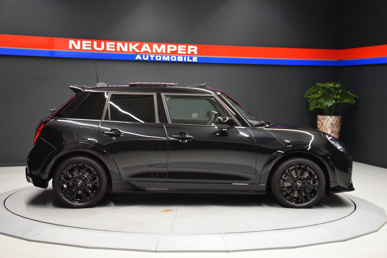 Fahrzeugabbildung MINI Cooper C John 5-Trg. Cooper Works Trim HuD Pano