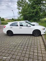 Mitsubishi Lancer 1.5 - - Mitsubishi Lancer mit Benzin-Antrieb: Limousine, 1.5