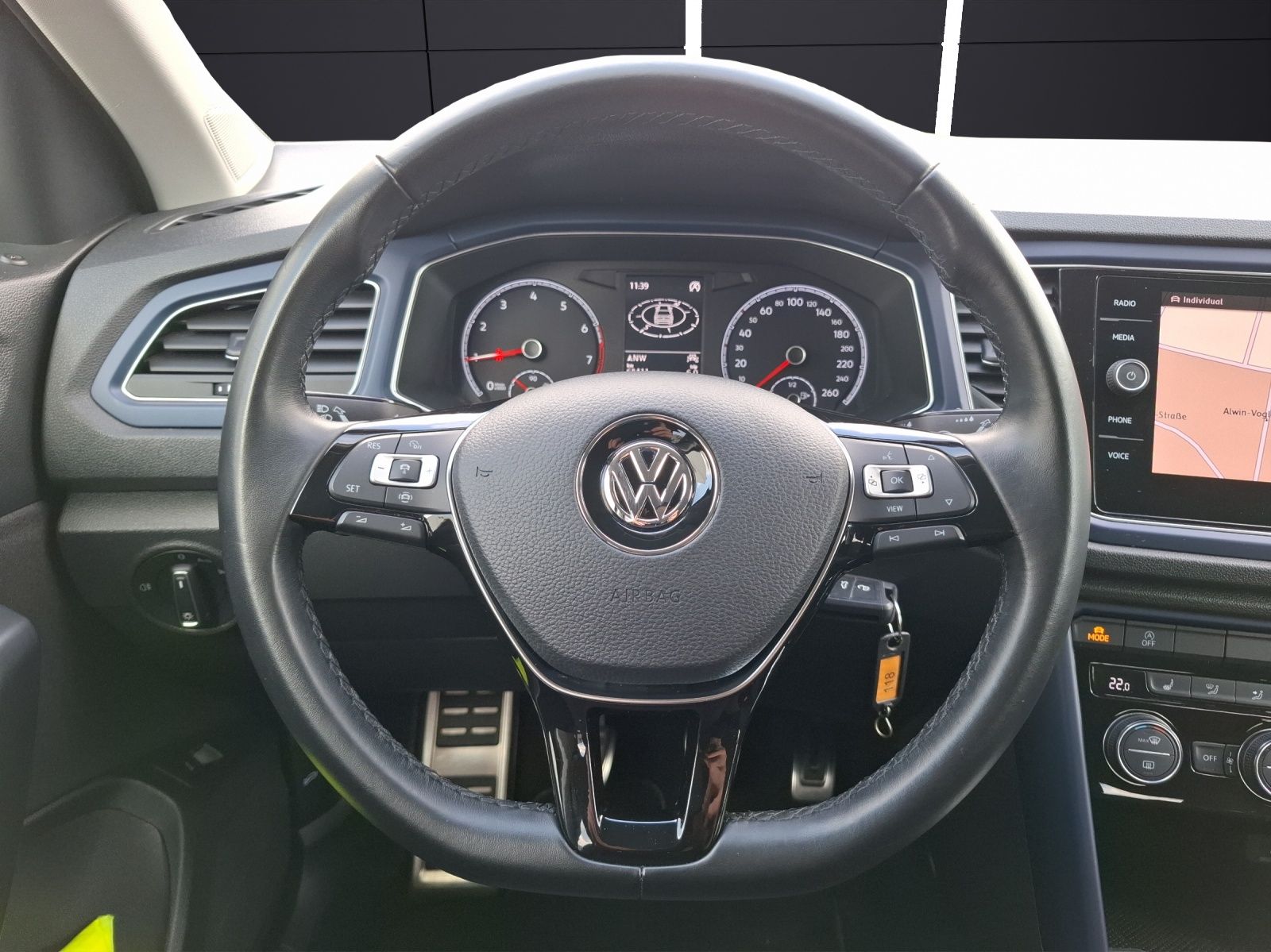 Fahrzeugabbildung Volkswagen T-Roc TSI United Navi ACC PDC SH LM