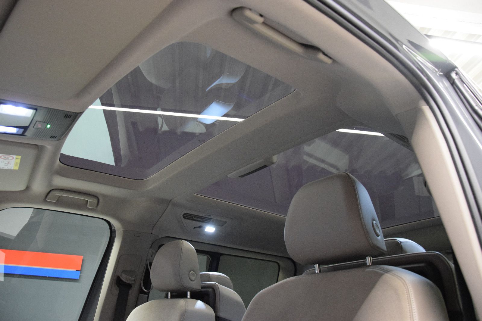 Fahrzeugabbildung Volkswagen T7 Multivan Style Pano ACC IQ AHK Stndhzg Alcant