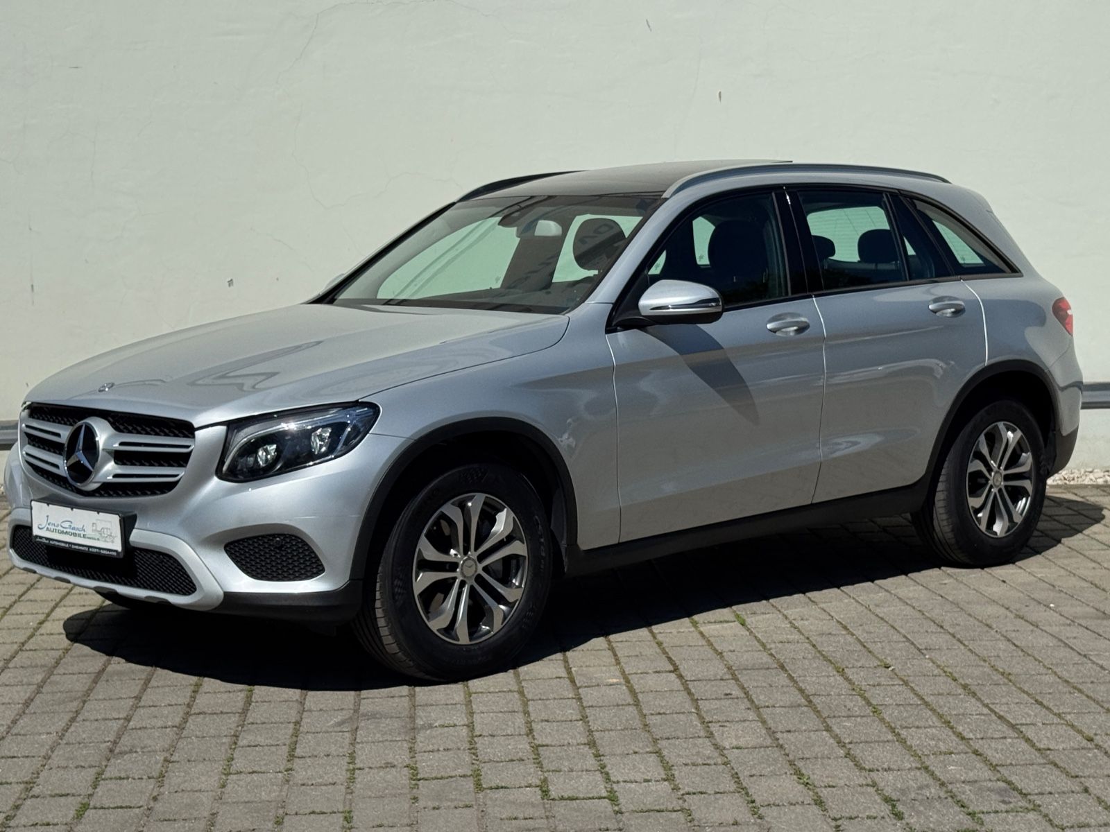 MERCEDES-BENZ GLC 220 d 4MATIC Autom/Pano/LED/AHK...