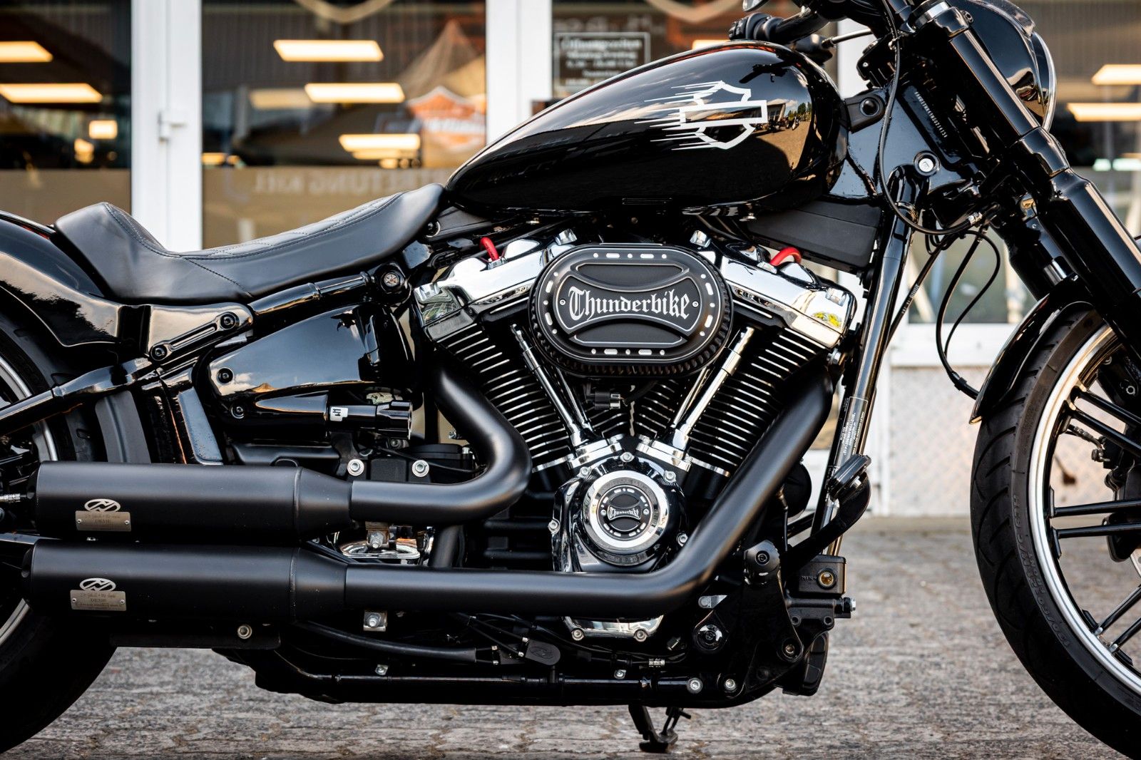 Fahrzeugabbildung Harley-Davidson FXBRS Breakout 114 cui - Jekill & Hyde