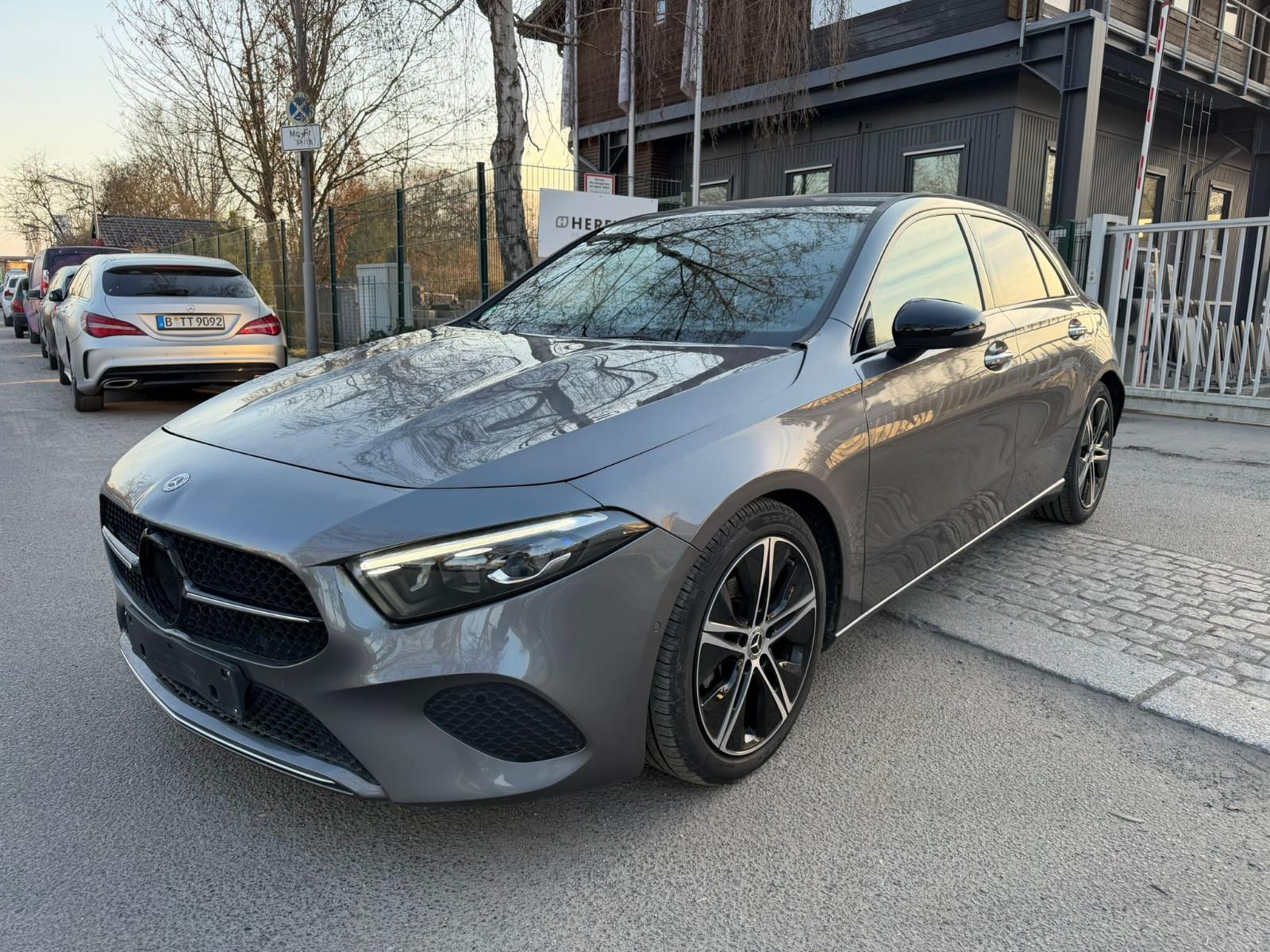 Mercedes-Benz A 180 DCT Progressive Navi Kamera 1.HD