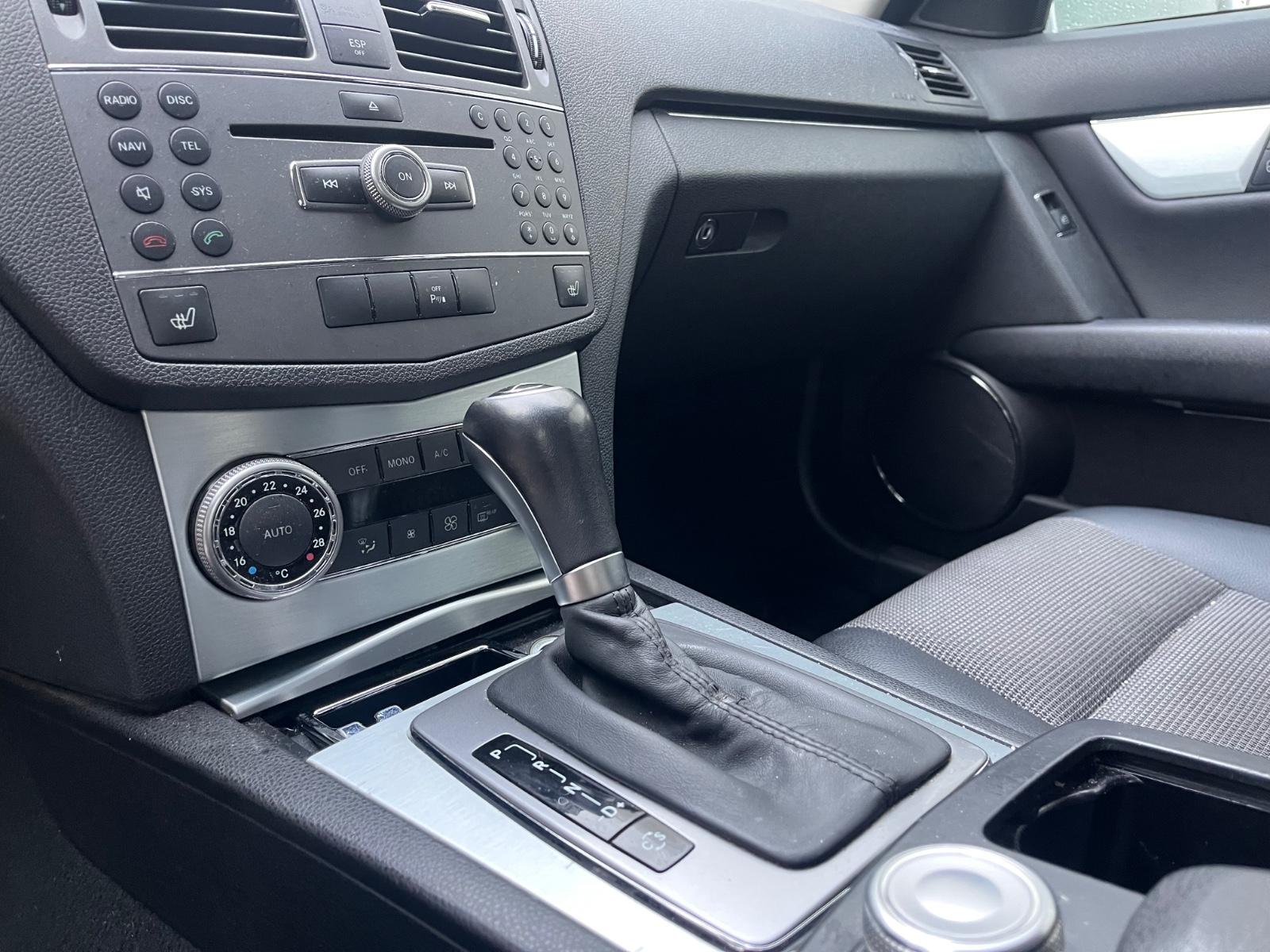 Mercedes-Benz C180 2009 — photo 13