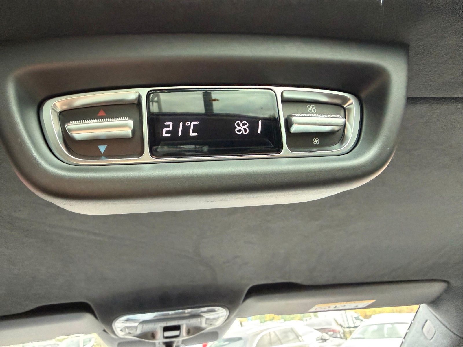 Fahrzeugabbildung Mercedes-Benz V 300 d 4MATIC EXCLUSIVE AMG Panorama Standheiz