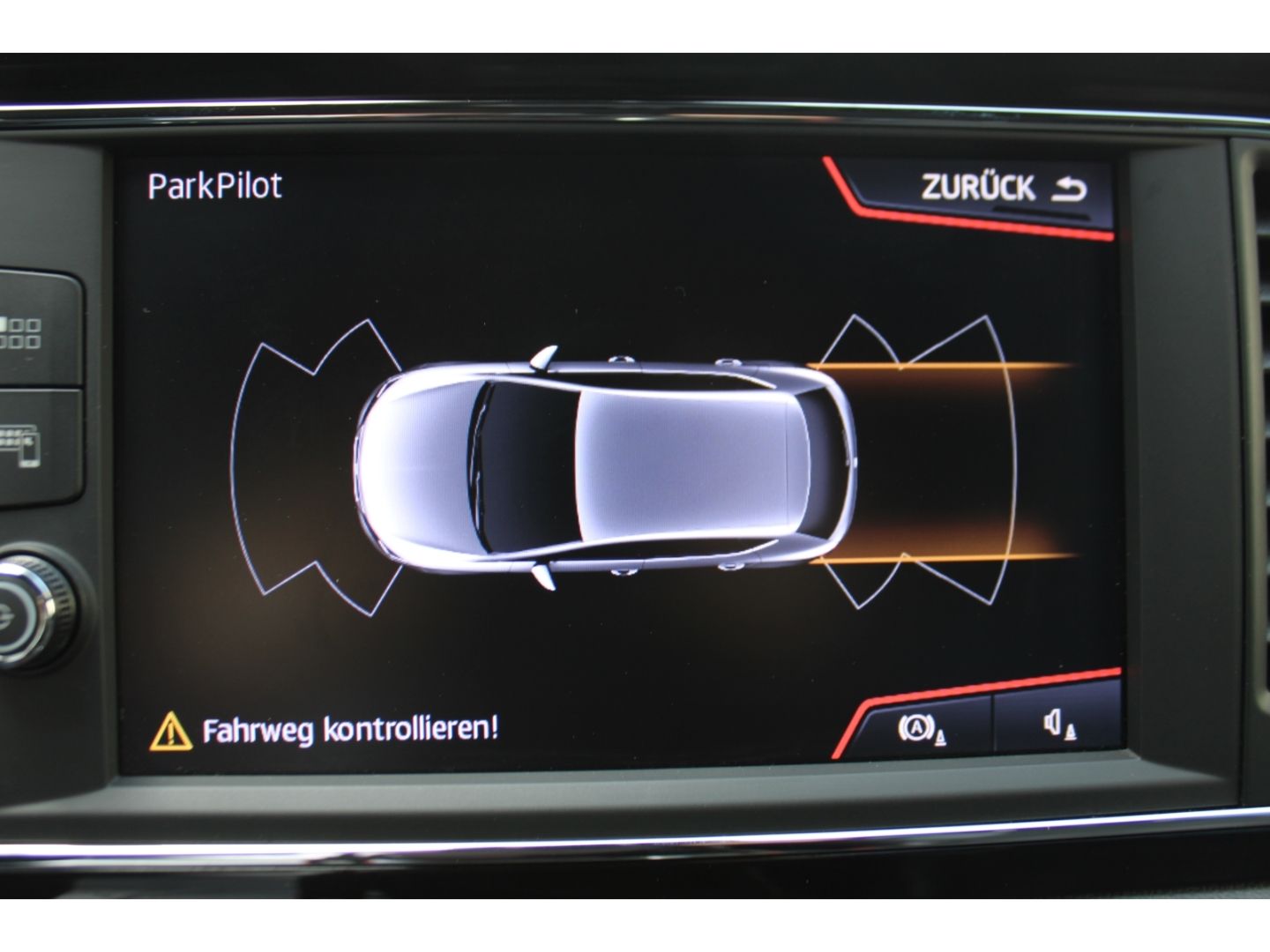 SEAT Leon FR 2.0 TDI Beats ACC LED H&R Pano Navi DAB - Image 25