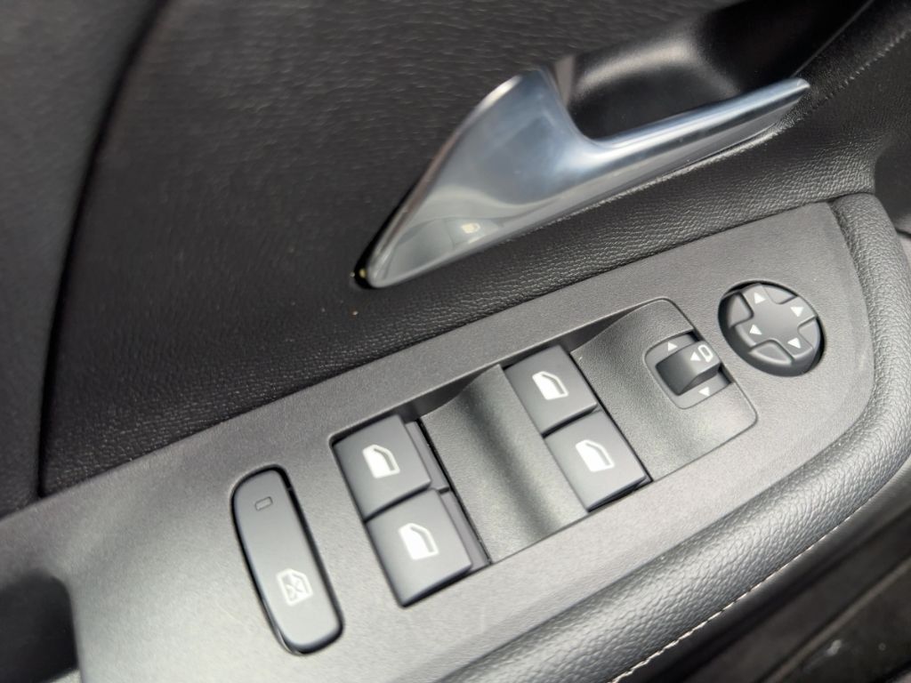 Fahrzeugabbildung Opel Mokka GS, NAVI, Allwetter, Apple CarPlay / Andro