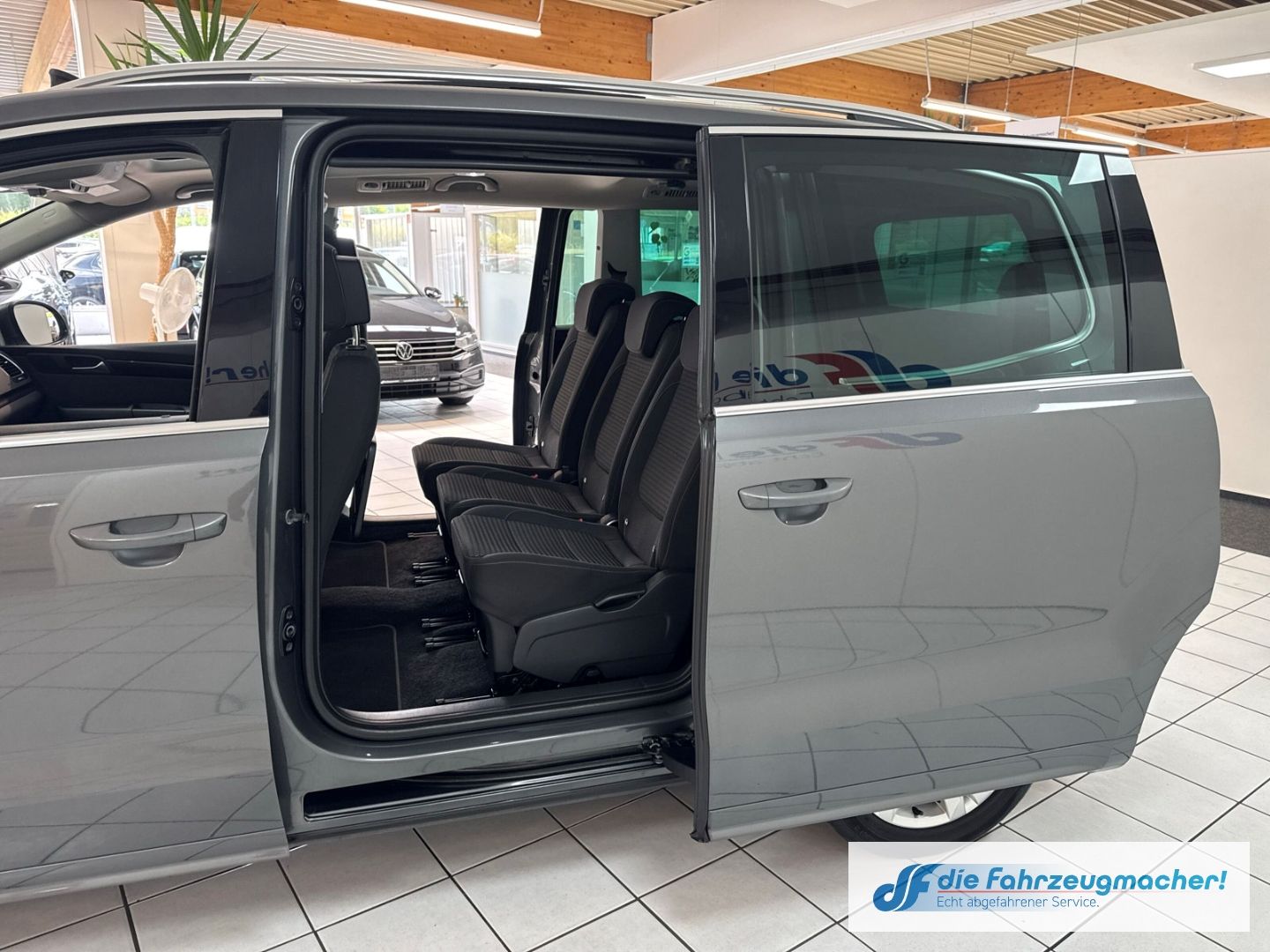 Fahrzeugabbildung SEAT Alhambra Xcellence 7-Sitzer AD AHK-klappbar Memo