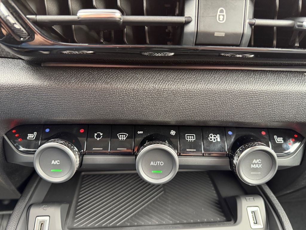 Fahrzeugabbildung Citroën C4 Hybrid 145 MAX