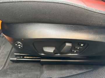BMW X1 xDrive *KEYLESS*MEMORY*TEMPO*NAV*PDC(CAM)*