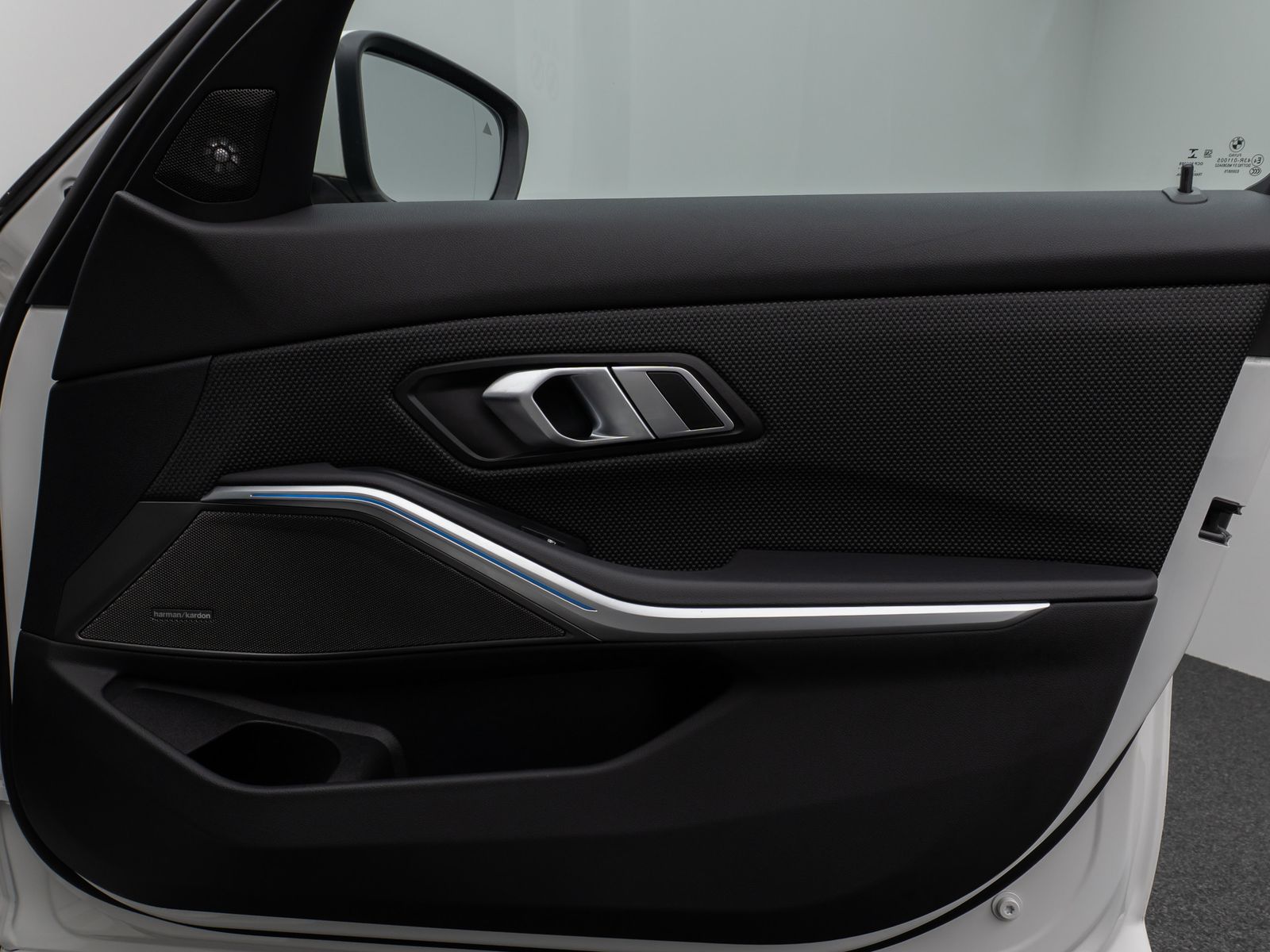 Fahrzeugabbildung BMW 330e Panorama Laser HUD DAB H/K Komfort Alarm