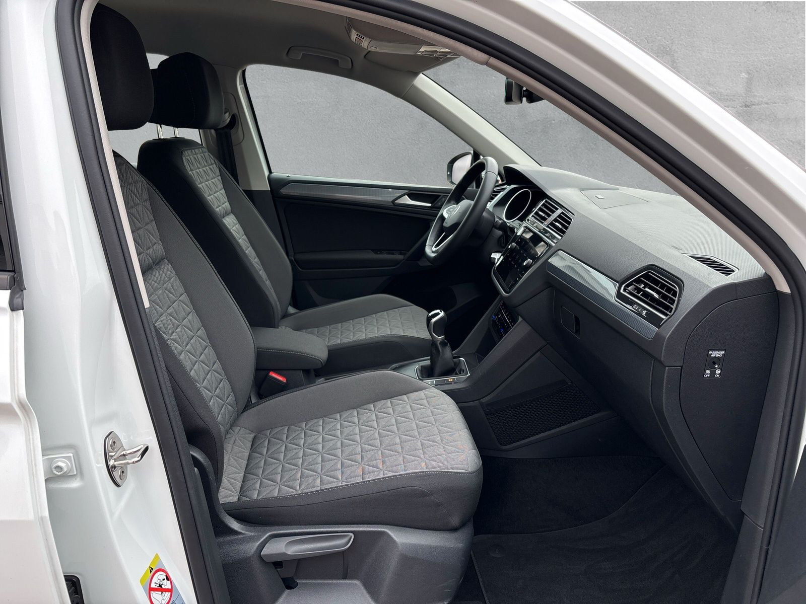 Fahrzeugabbildung Volkswagen Tiguan Life 1.5 TSI RFK Matrix-LED