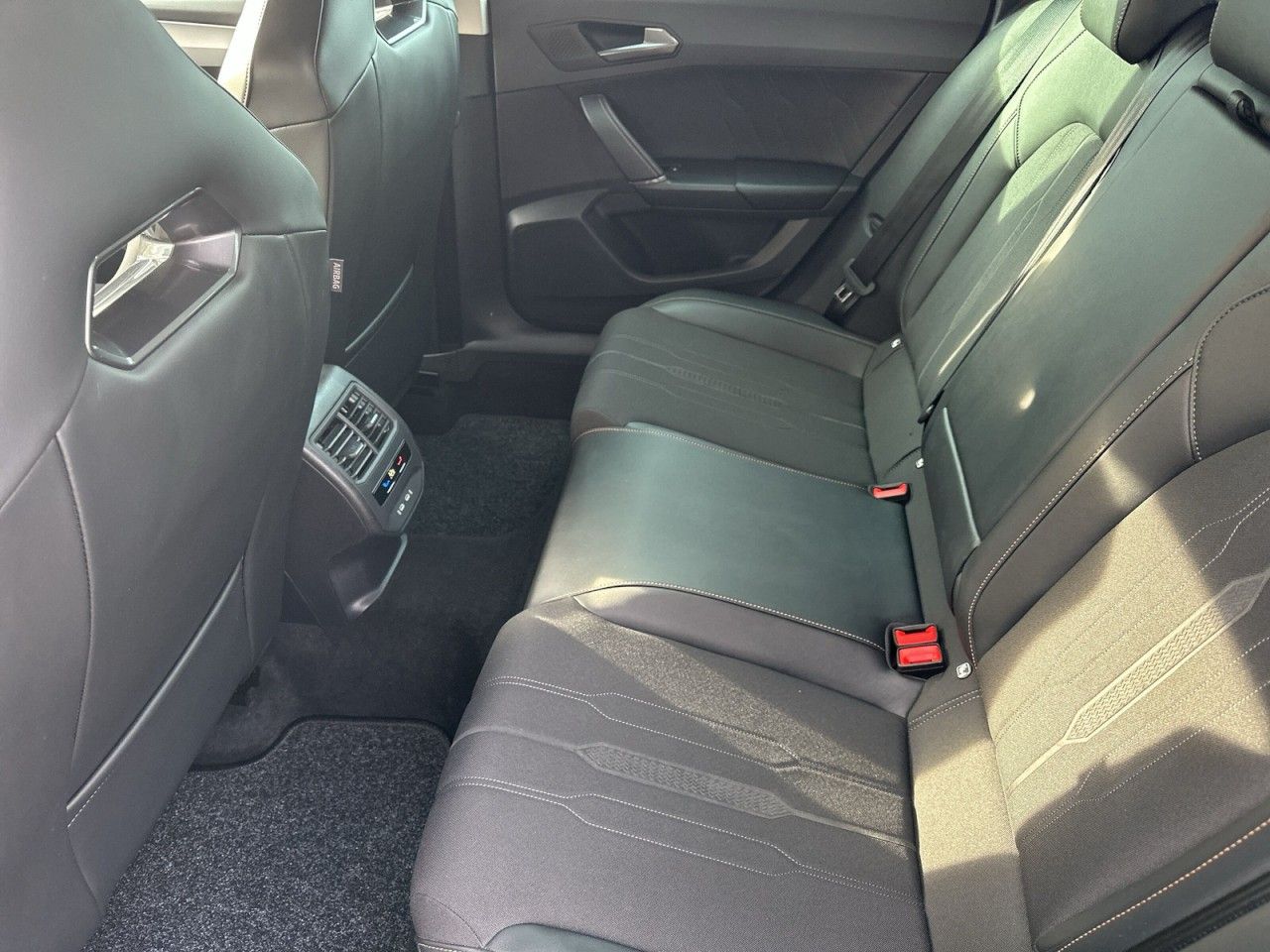 Fahrzeugabbildung CUPRA Leon 1.5 eTSI 150 PS DSG