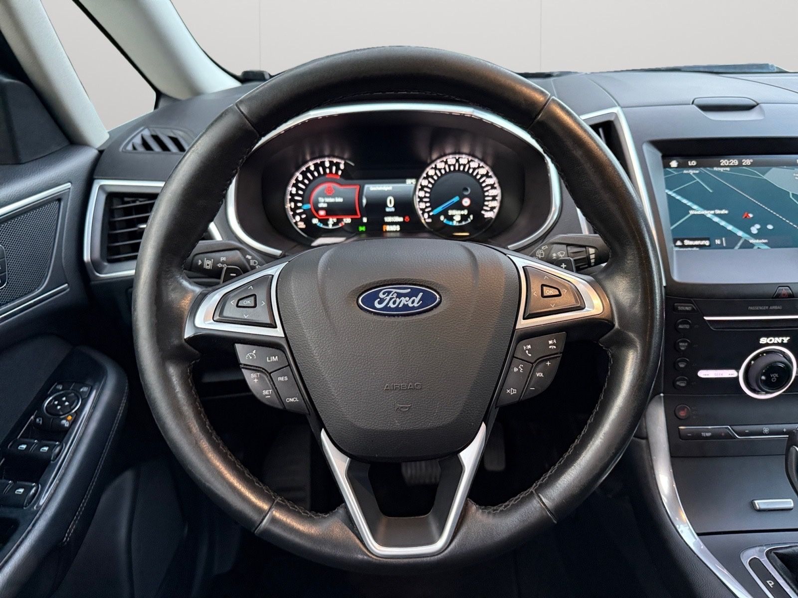 Fahrzeugabbildung Ford S-MAX Titanium/LED/AHK/7-Sitzer/8.Fach/Automatik