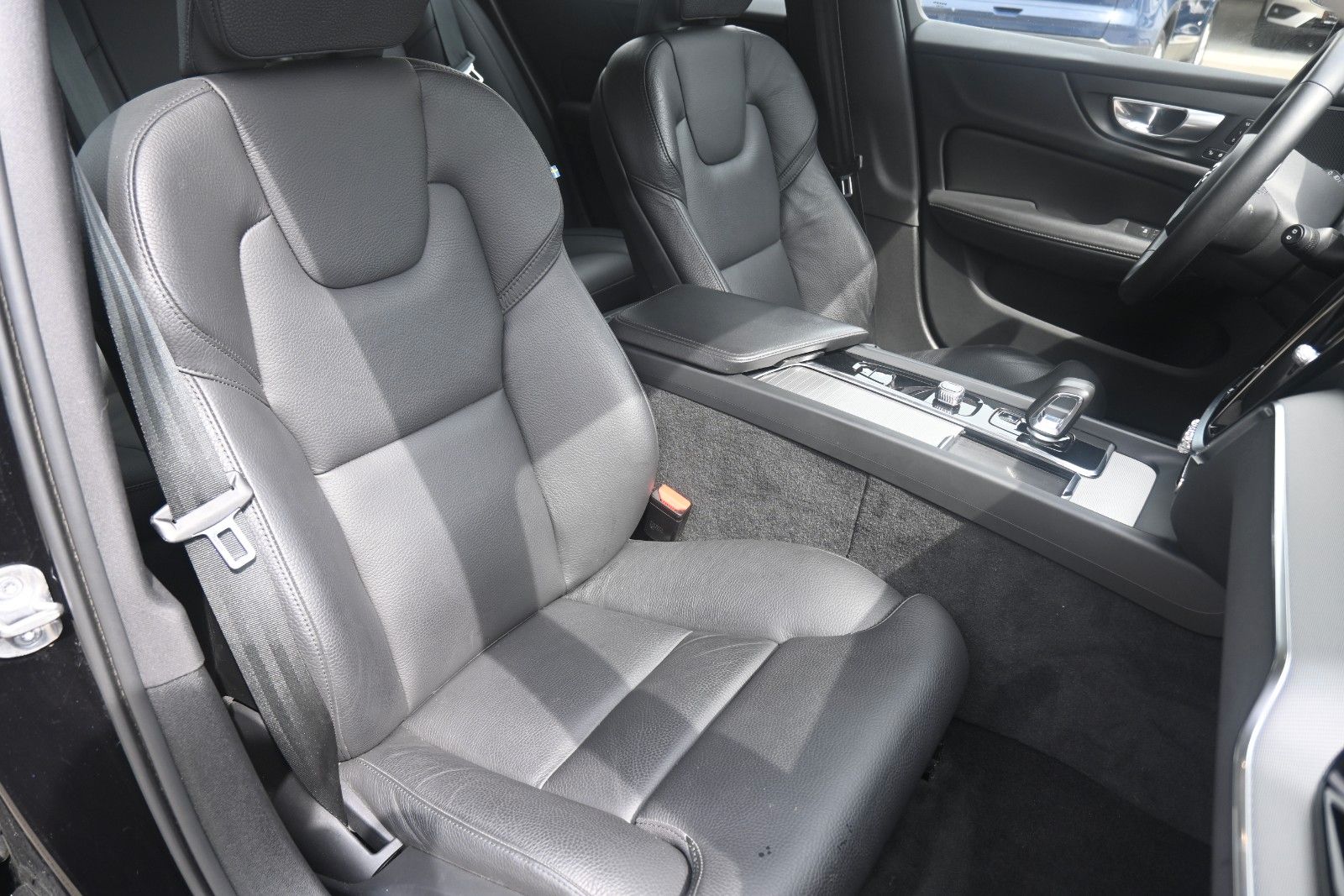Fahrzeugabbildung Volvo V60Cross Country B4D AWD Plus*FSHZG*ACC*BLIS*AHK
