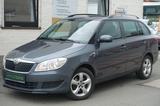 Skoda Fabia Combi Family*SHZ*PDC*TEMPOMAT*ISOFIX*BC*ZV - Skoda Fabia aus 2011: Kombi