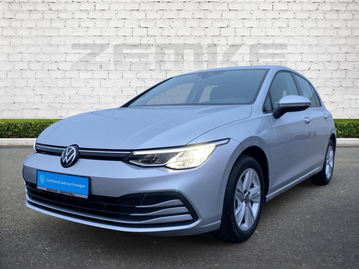 Volkswagen Golf VIII 1.0 eTSI DSG Life Navi Digitales Cockp