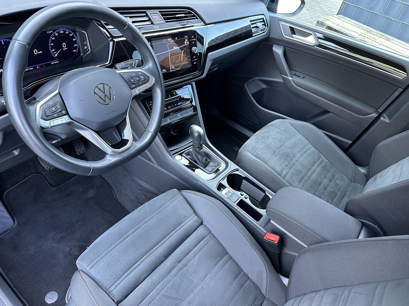 Fahrzeugabbildung Volkswagen Touran 2.0 TDI DSG Highline NAV+LED+ACC+KAMERA