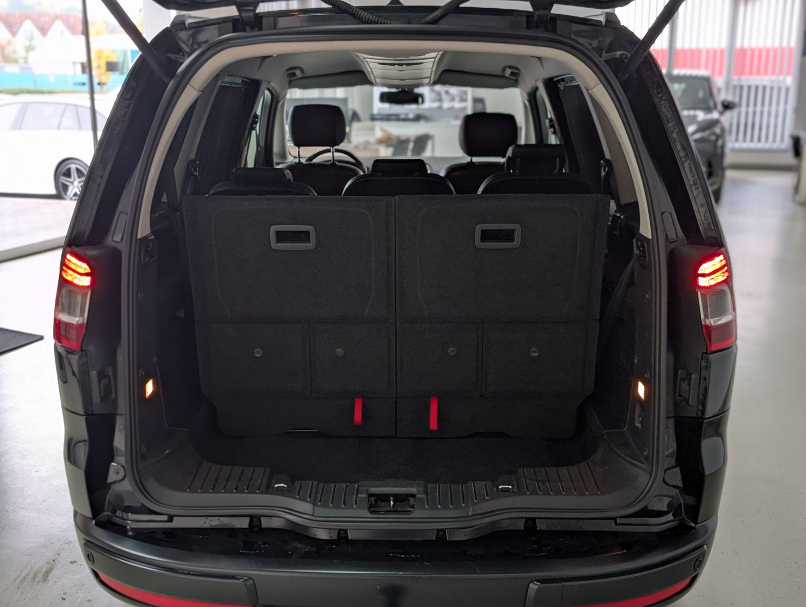 Fahrzeugabbildung Ford Galaxy Ghia 7-SITZ AHK PDC LEDER EURO5 KLIMA