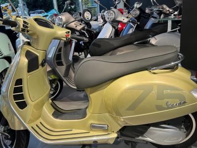 Vespa GTS 125 75 Jahre ABS ASR Supertech